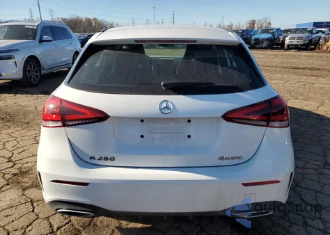2019 Mercedes-Benz A 250 4Matic z USA, uszkodzony, nr VIN WDD3F4HB0KJ091962